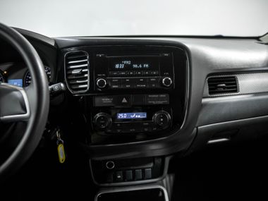 Mitsubishi Outlander 2017 года, 167 836 км - вид 11