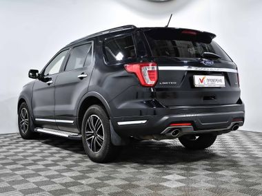 Ford Explorer 2018 года, 135 032 км - вид 6