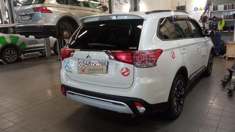 Mitsubishi Outlander 2021 года, 100 915 км - вид 3