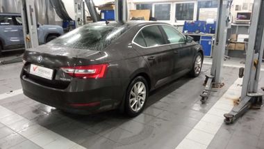 Skoda Superb 2017 года, 88 463 км - вид 3