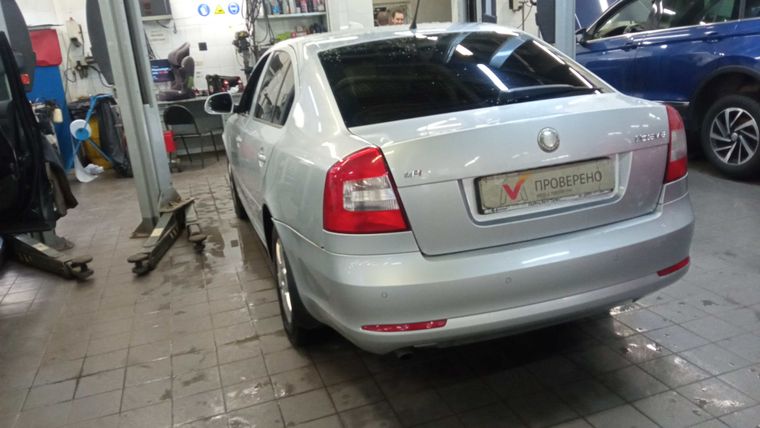 Skoda Octavia 2010 года, 197 700 км - вид 4