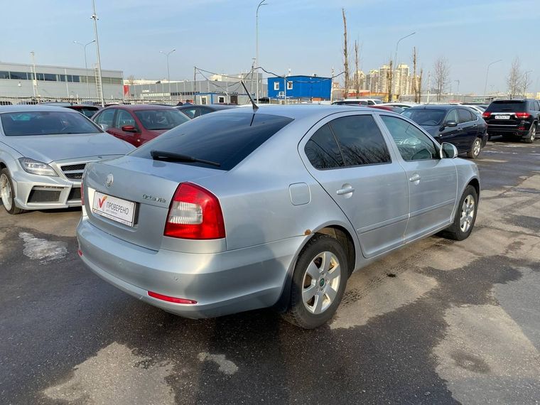 Skoda Octavia 2010 года, 197 700 км - вид 4