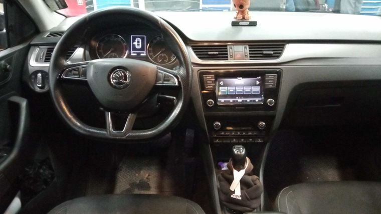 Skoda Rapid 2018 года, 172 411 км - вид 5