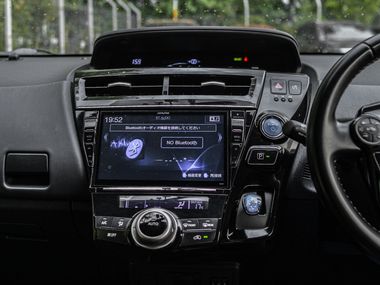 Toyota Prius Alpha 2016 года, 176 943 км - вид 8