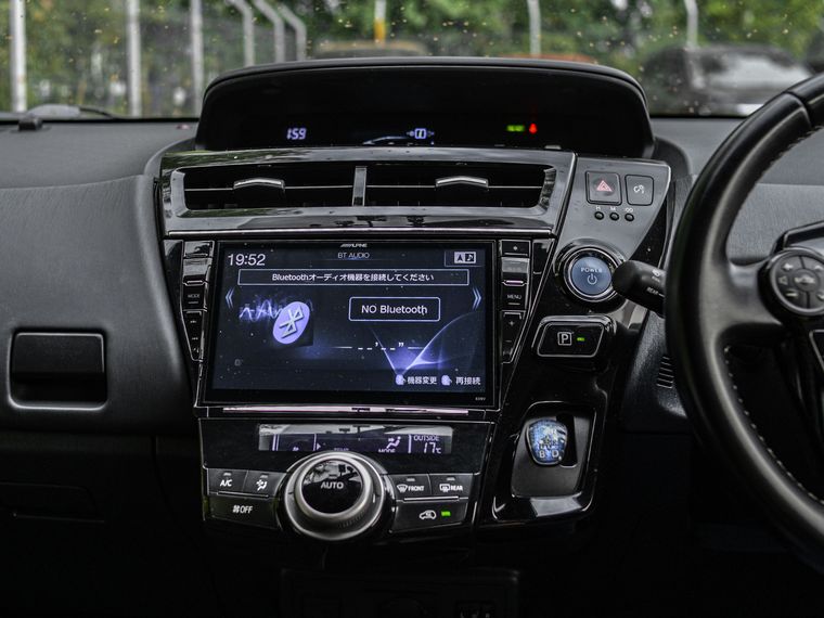 Toyota Prius Alpha 2016 года, 176 943 км - вид 8