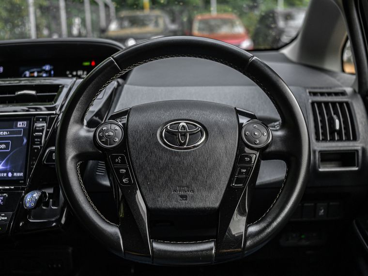 Toyota Prius Alpha 2016 года, 176 943 км - вид 6