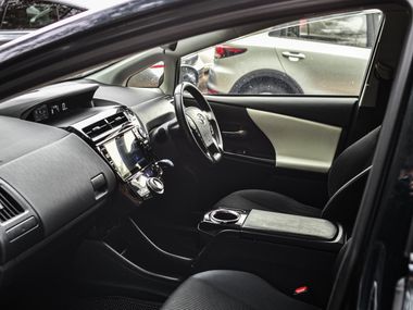 Toyota Prius Alpha 2016 года, 176 943 км - вид 11