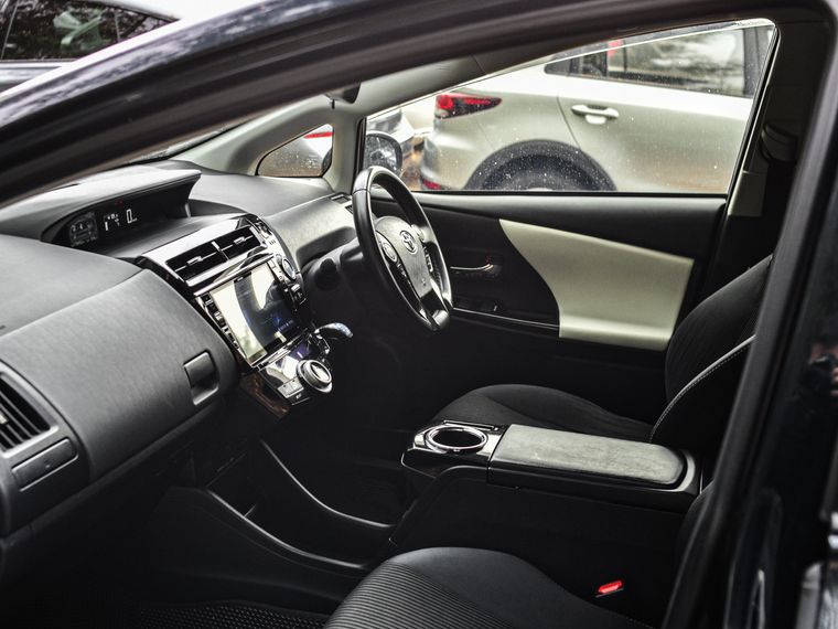 Toyota Prius Alpha 2016 года, 176 943 км - вид 11