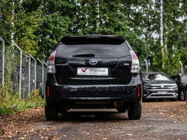 Toyota Prius Alpha 2016 года, 176 943 км - вид 4