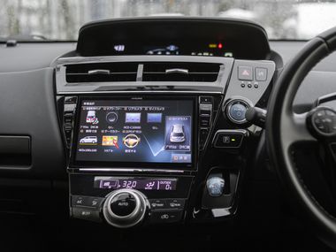 Toyota Prius Alpha 2016 года, 177 000 км - вид 7