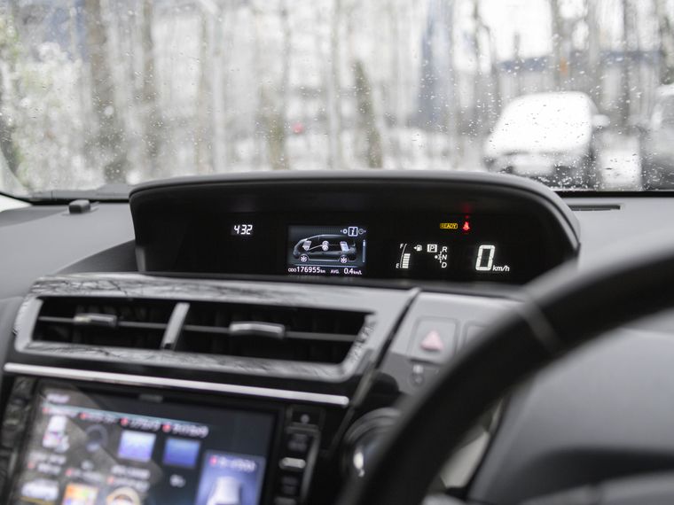 Toyota Prius Alpha 2016 года, 177 000 км - вид 5