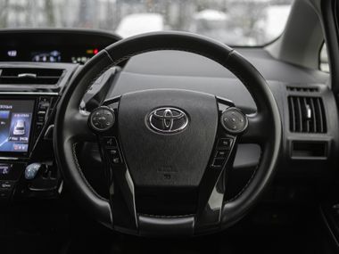 Toyota Prius Alpha 2016 года, 177 000 км - вид 6