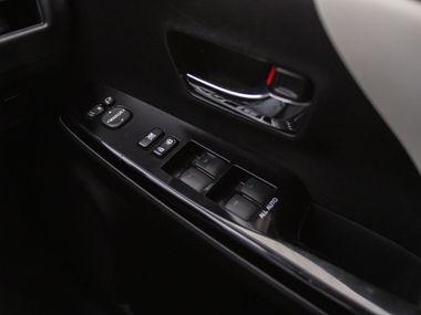 Toyota Prius Alpha 2016 года, 177 000 км - вид 8