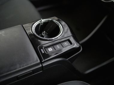 Toyota Prius Alpha 2016 года, 177 000 км - вид 9