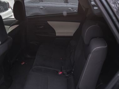 Toyota Prius Alpha 2016 года, 177 000 км - вид 11