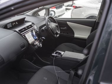 Toyota Prius Alpha 2016 года, 177 000 км - вид 10