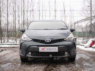 Toyota Prius Alpha 2016 года, 177 000 км - вид 3