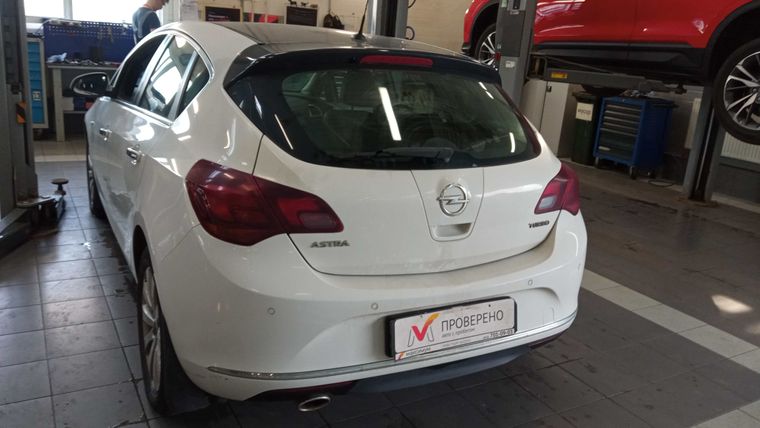 Opel Astra 2013 года, 128 539 км - вид 4