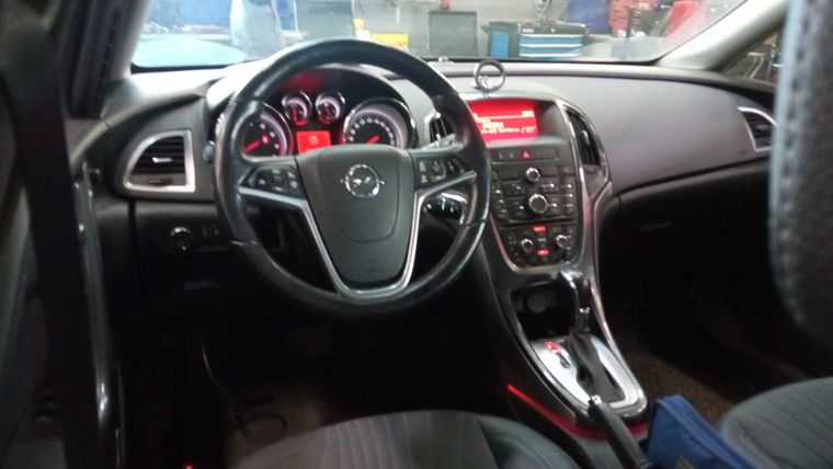 Opel Astra 2013 года, 128 539 км - вид 5