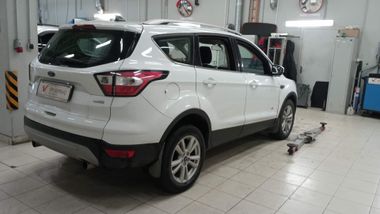 Ford Kuga 2017 года, 63 737 км - вид 3