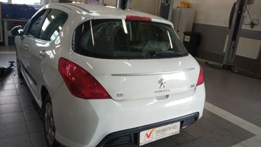Peugeot 308 2012 года, 147 355 км - вид 4
