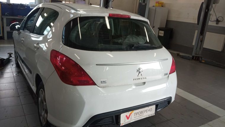 Peugeot 308 2012 года, 147 355 км - вид 4
