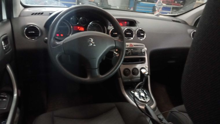 Peugeot 308 2012 года, 147 355 км - вид 5
