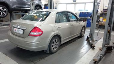 Nissan Tiida 2010 года, 229 000 км - вид 3