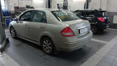Nissan Tiida 2010 года, 229 000 км - вид 4