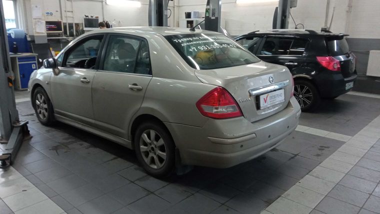 Nissan Tiida 2010 года, 229 000 км - вид 4