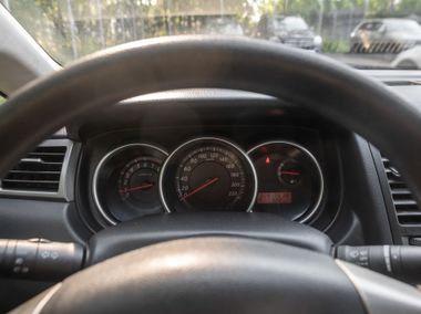 Nissan Tiida 2010 года, 229 000 км - вид 5