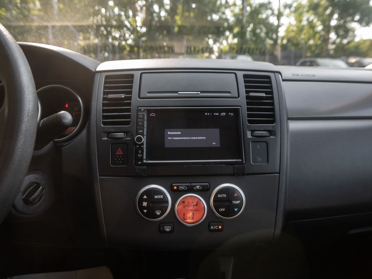 Nissan Tiida 2010 года, 229 000 км - вид 9