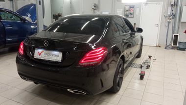 Mercedes-Benz C-класс 2015 года, 136 936 км - вид 3