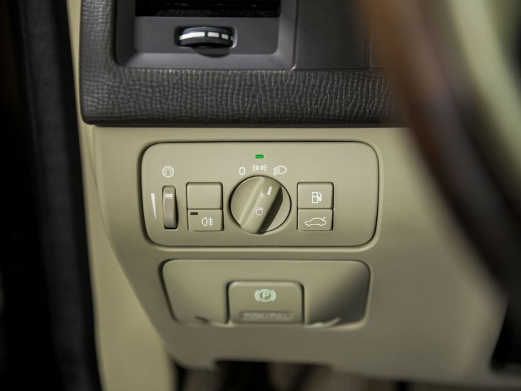 Volvo XC60 2010 года, 231 700 км - вид 12