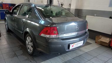 Opel Astra 2011 года, 185 142 км - вид 4
