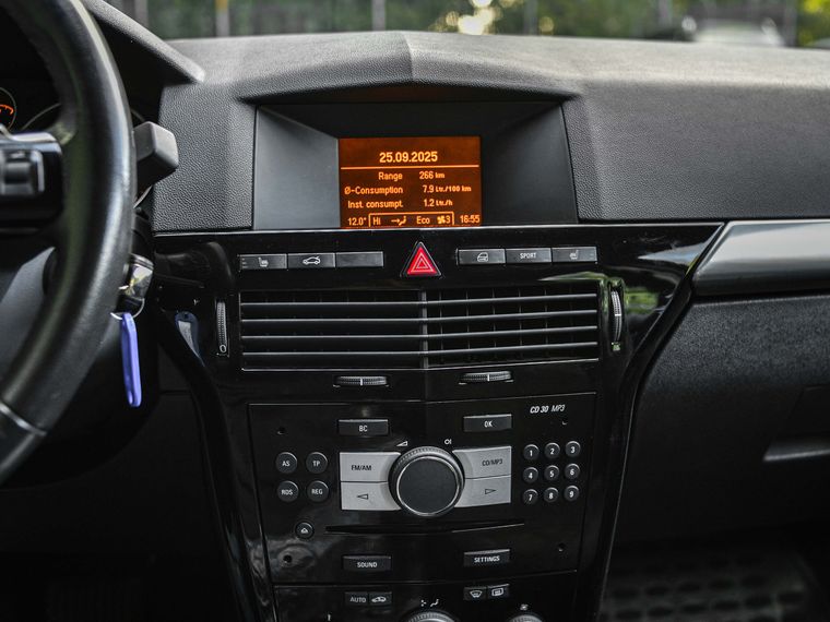 Opel Astra 2011 года, 185 142 км - вид 7