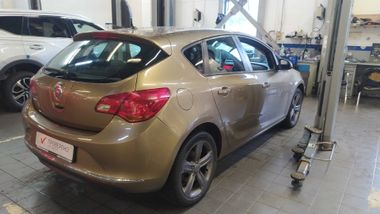 Opel Astra 2012 года, 173 965 км - вид 3
