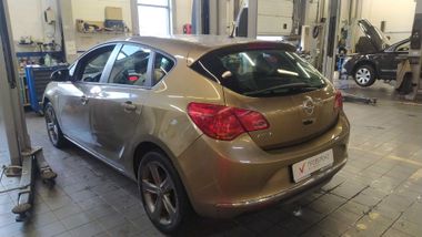 Opel Astra 2012 года, 173 965 км - вид 4