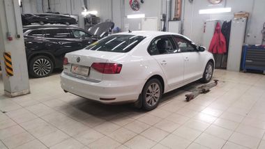 Volkswagen Jetta 2016 года, 106 000 км - вид 3