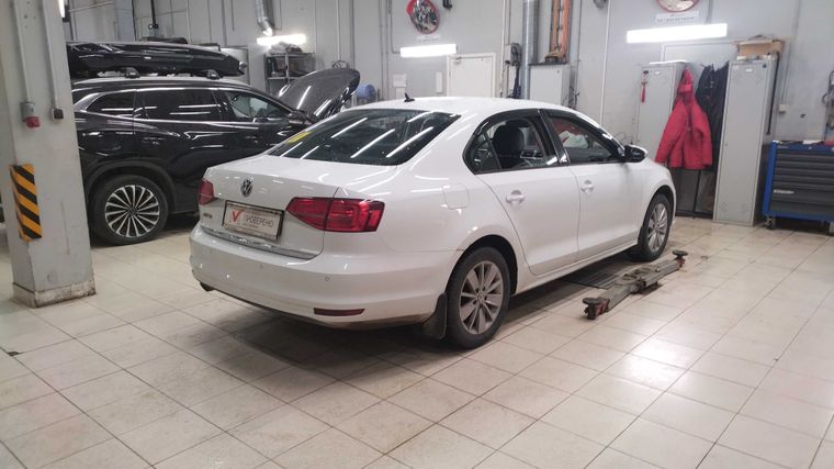 Volkswagen Jetta 2016 года, 106 000 км - вид 3