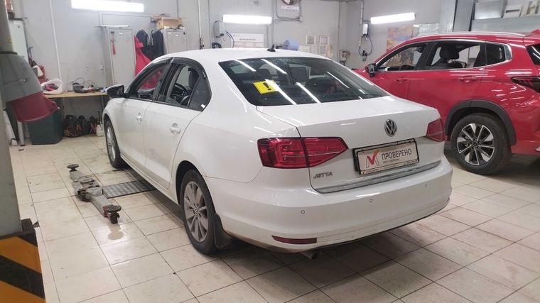 Volkswagen Jetta 2016 года, 106 000 км - вид 4