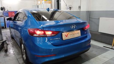 Hyundai Elantra 2018 года, 105 750 км - вид 4