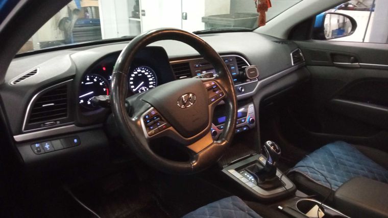 Hyundai Elantra 2018 года, 105 750 км - вид 5