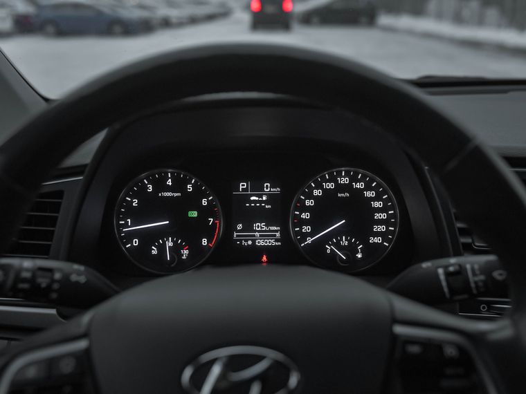 Hyundai Elantra 2018 года, 105 750 км - вид 5