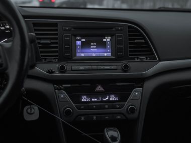 Hyundai Elantra 2018 года, 105 750 км - вид 9