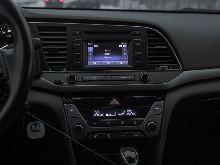 Hyundai Elantra 2018 года, 105 750 км - вид 9