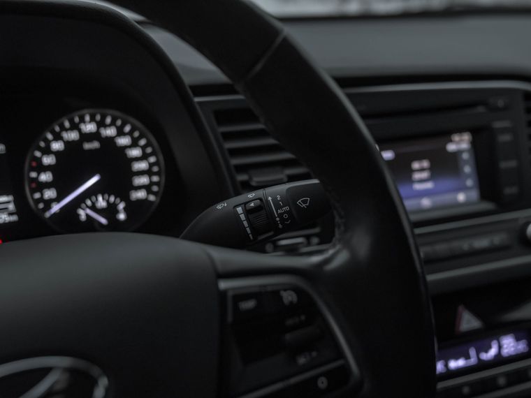 Hyundai Elantra 2018 года, 105 750 км - вид 8