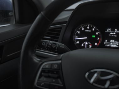 Hyundai Elantra 2018 года, 105 750 км - вид 6
