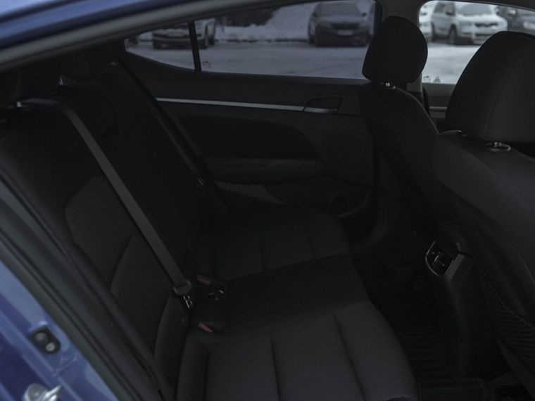 Hyundai Elantra 2018 года, 105 750 км - вид 13