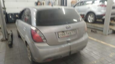 KIA Rio 2010 года, 303 588 км - вид 4
